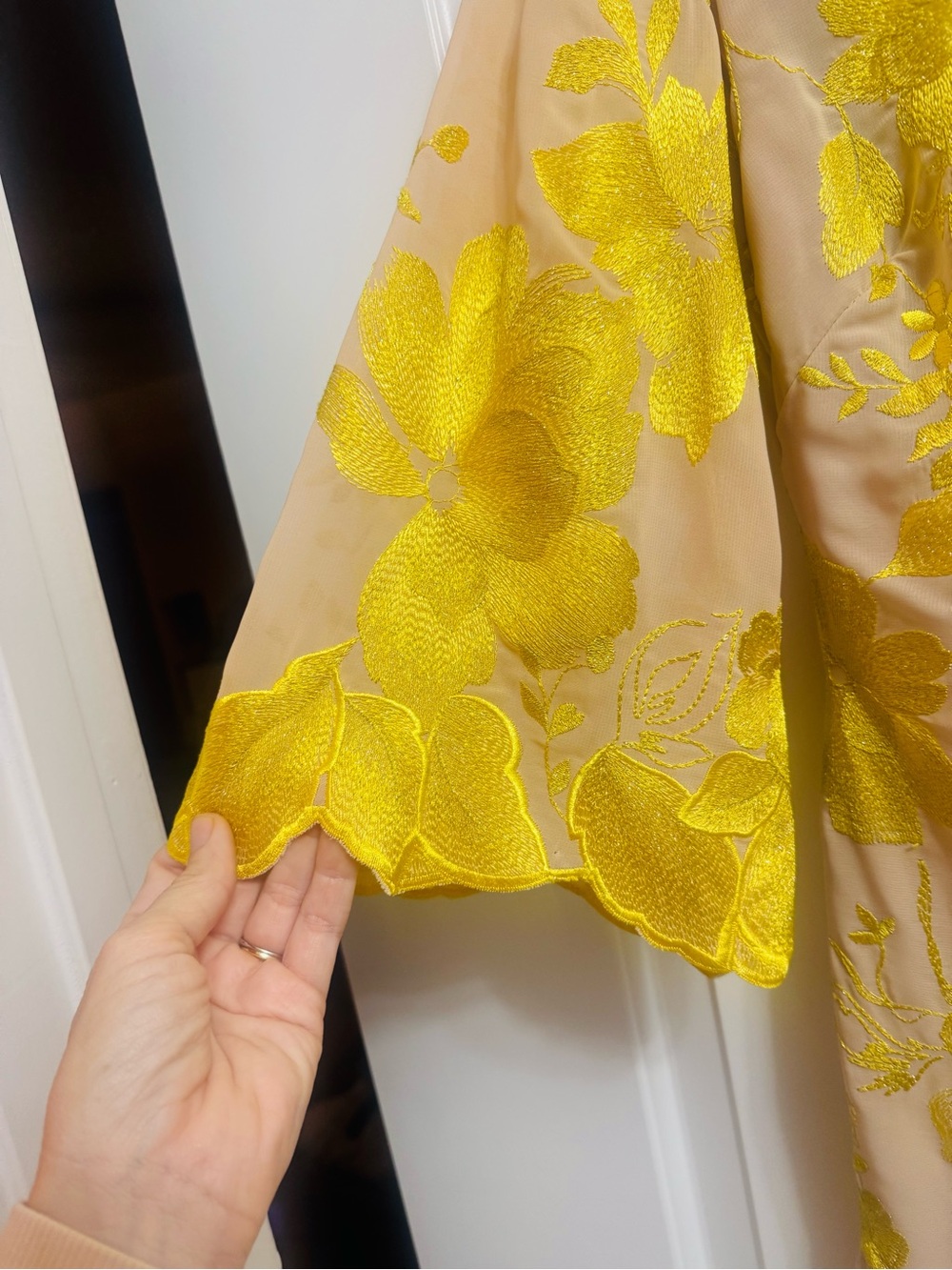 Dress the Population Embroidered Floral Shift Dress Yellow Nude Gold Medium - Picture 4 of 10